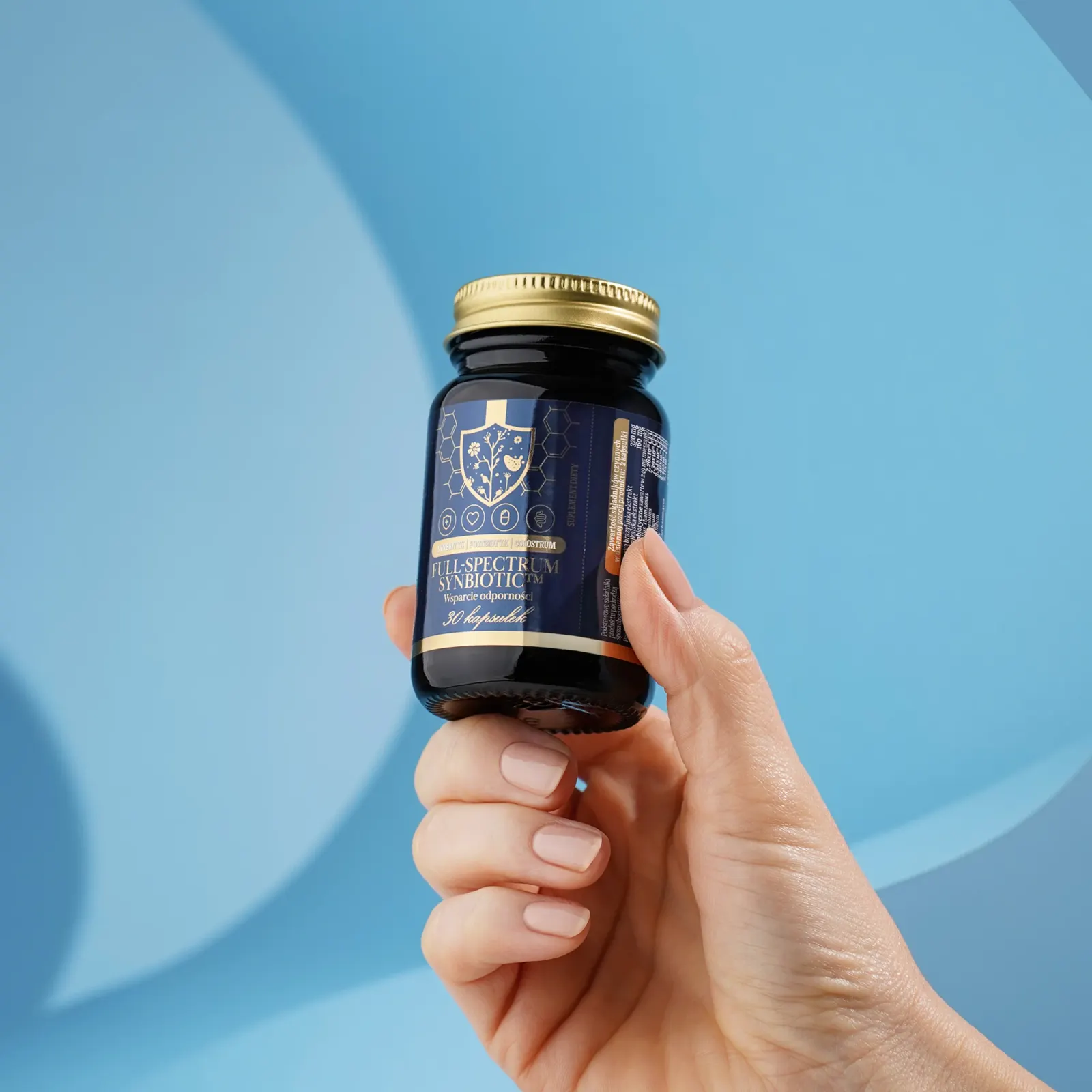 Full Spectrum Synbiotic™ — trzymany w dłoniach
